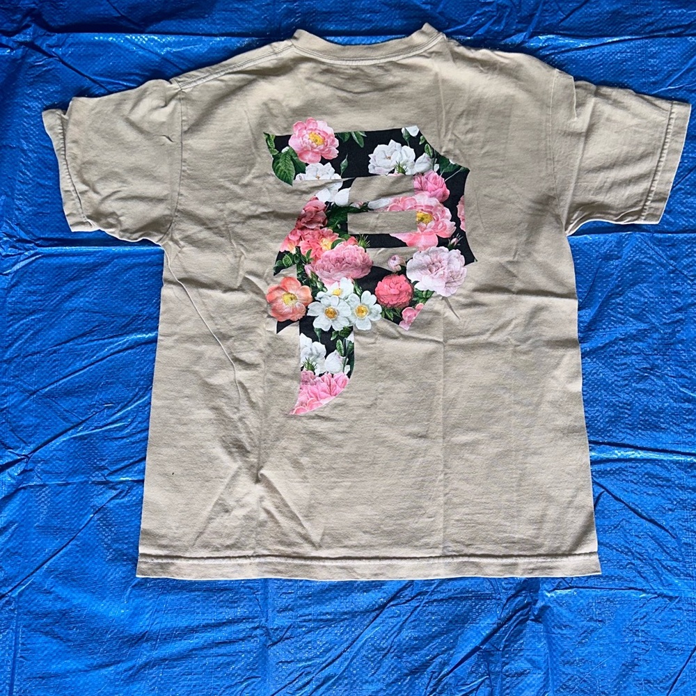 Primitive Beige/Cream floral print small shirt